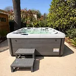 Clemarine - Piscine & Jacuzzi فيلة *